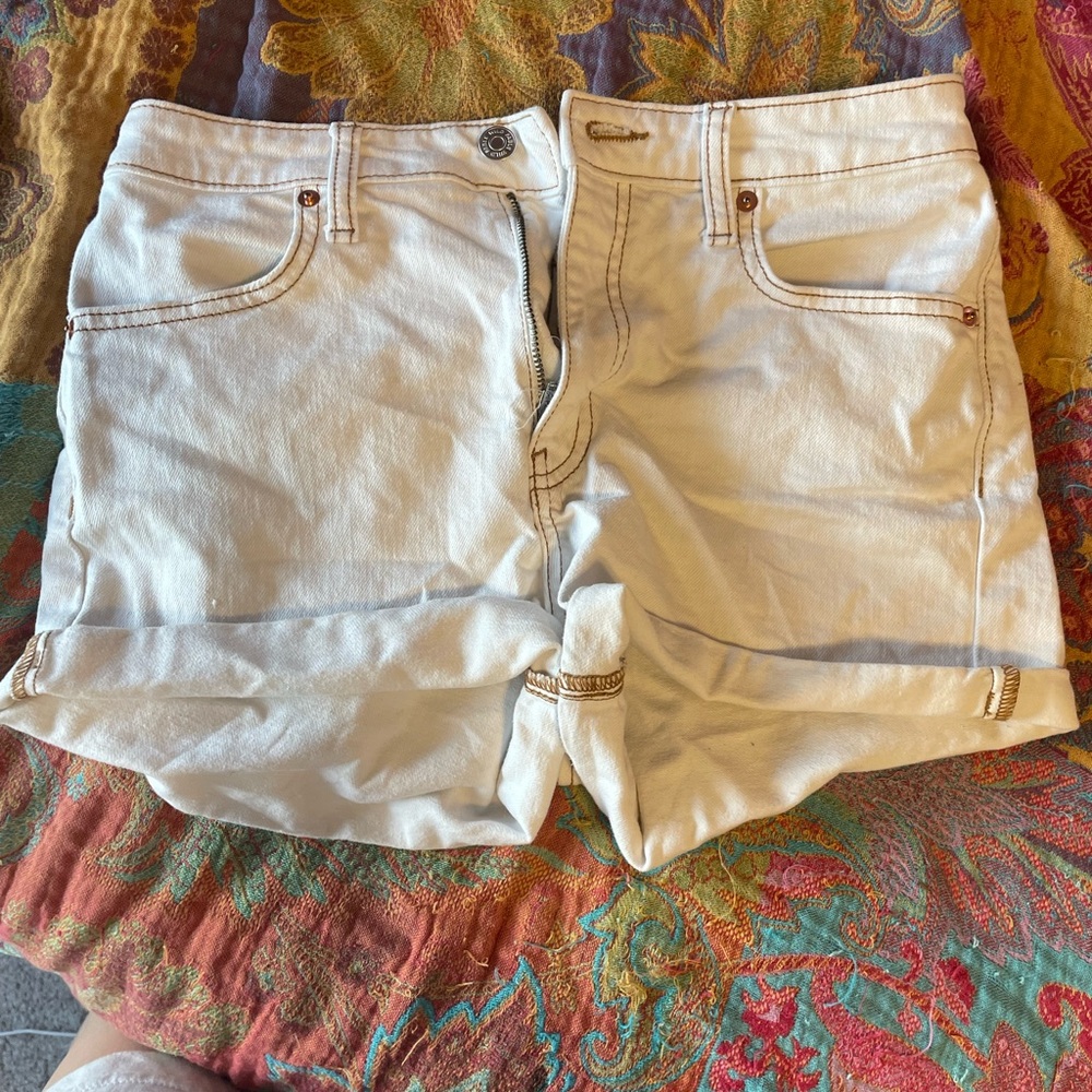 Size 2/26 white wild fable shorts